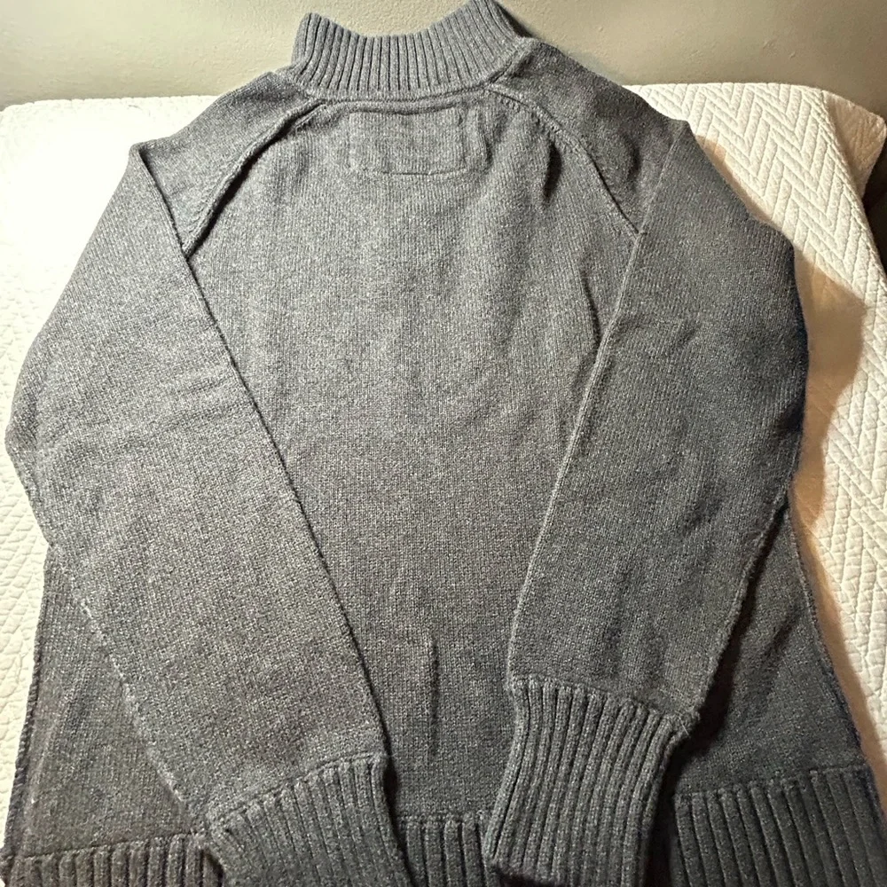 American Eagle outfitters men’s size small pull over sweater with a zip up front